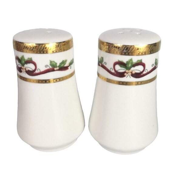 Vtg Royal Heritage Collection Winter Garland Christmas Salt & Pepper Shakers - Picture 2 of 6